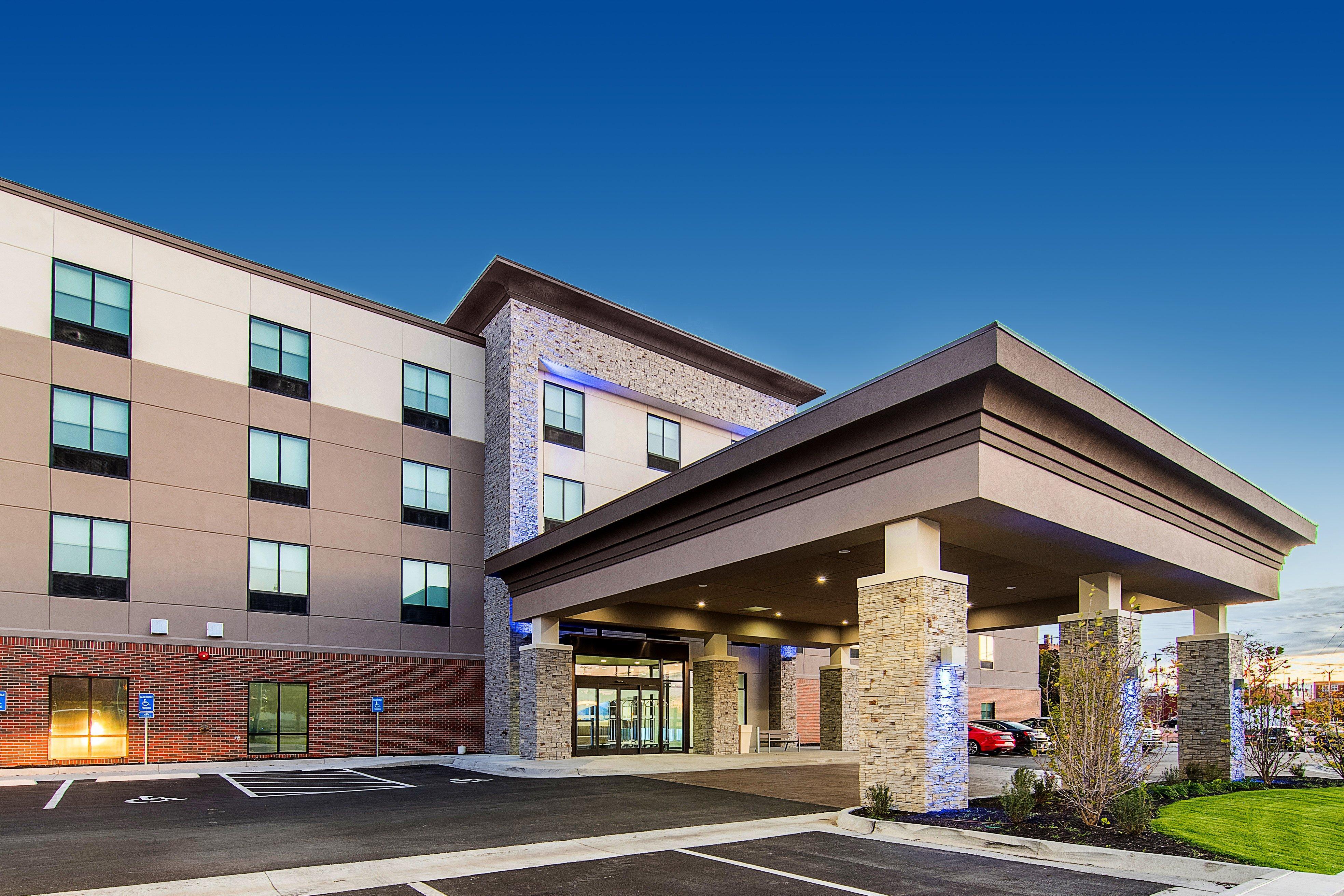 Holiday Inn Express & Suites - Atchison By Ihg Exterior photo
