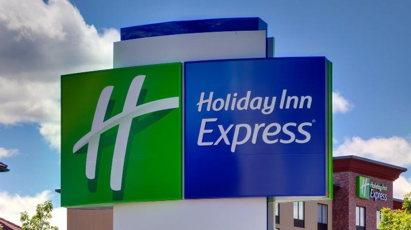 Holiday Inn Express & Suites - Atchison By Ihg Exterior photo
