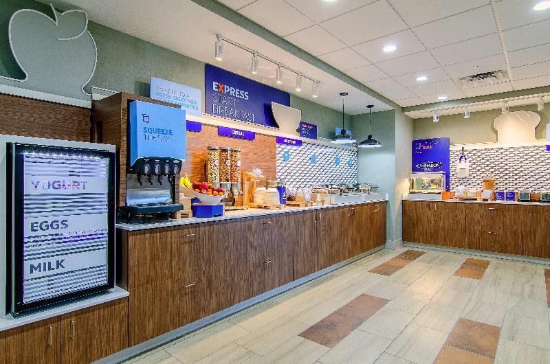 Holiday Inn Express & Suites - Atchison By Ihg Exterior photo
